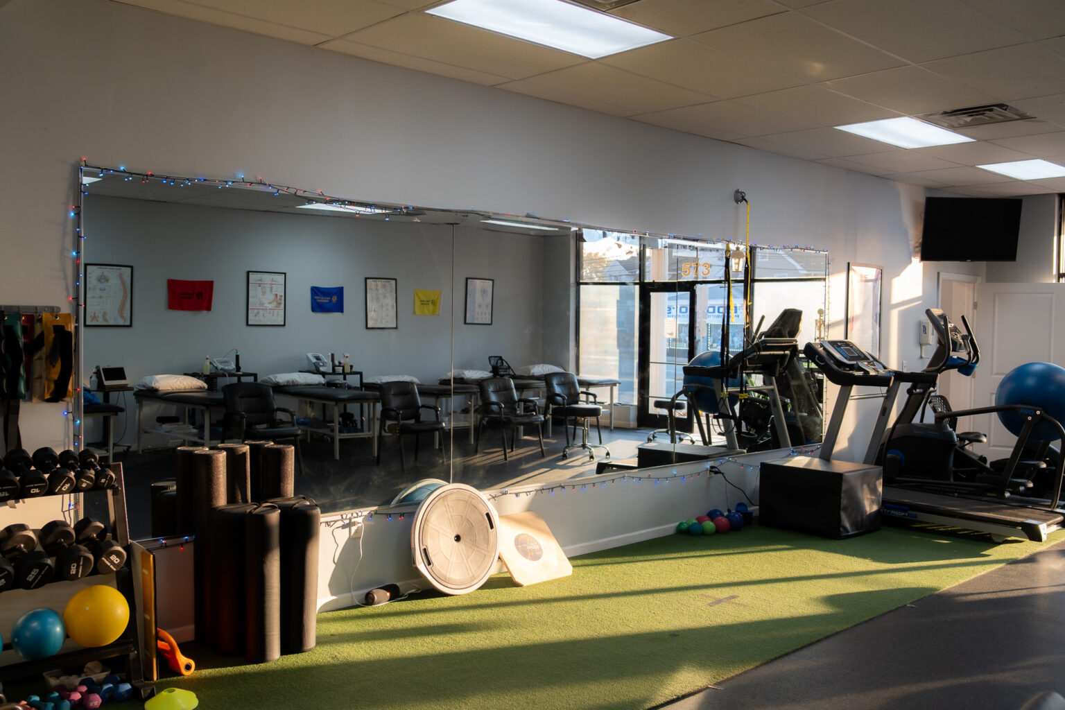 alternative image of the inside of health and fitness professionals in woodbridge nj